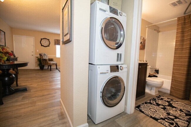 Building Photo - 2035 Philippe Pkwy