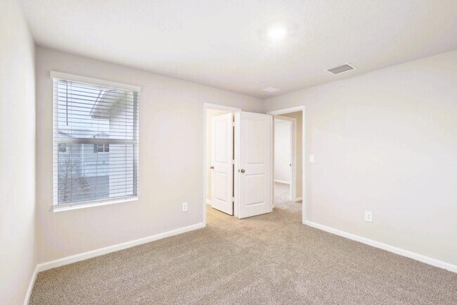 Building Photo - 491 Salisbury Cir