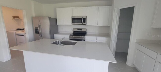 Building Photo - 3359 Alexander Dr