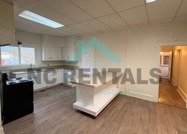 Building Photo - 113 S 2nd Ave