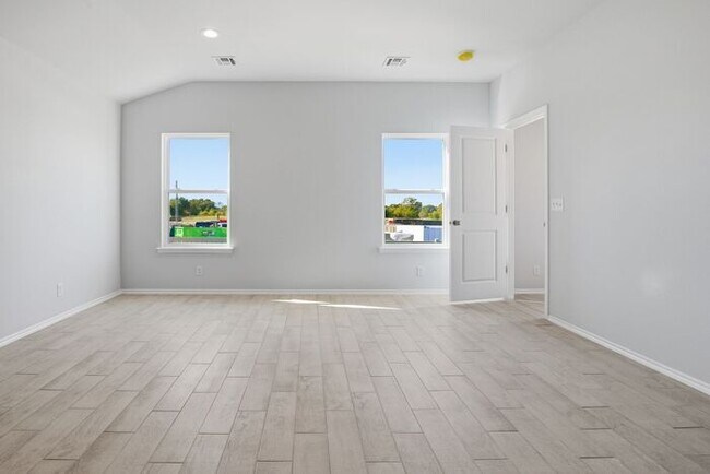 Building Photo - Beautiful 4 Bed / 2 Bath Home with Open Layout in Owasso