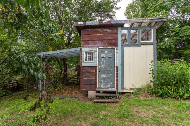 Building Photo - 510 Oakwood Ave