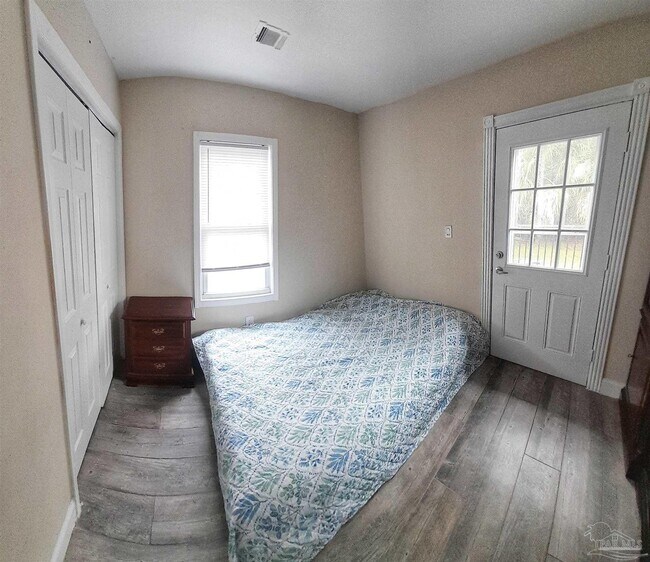 Building Photo - 1018 N F St