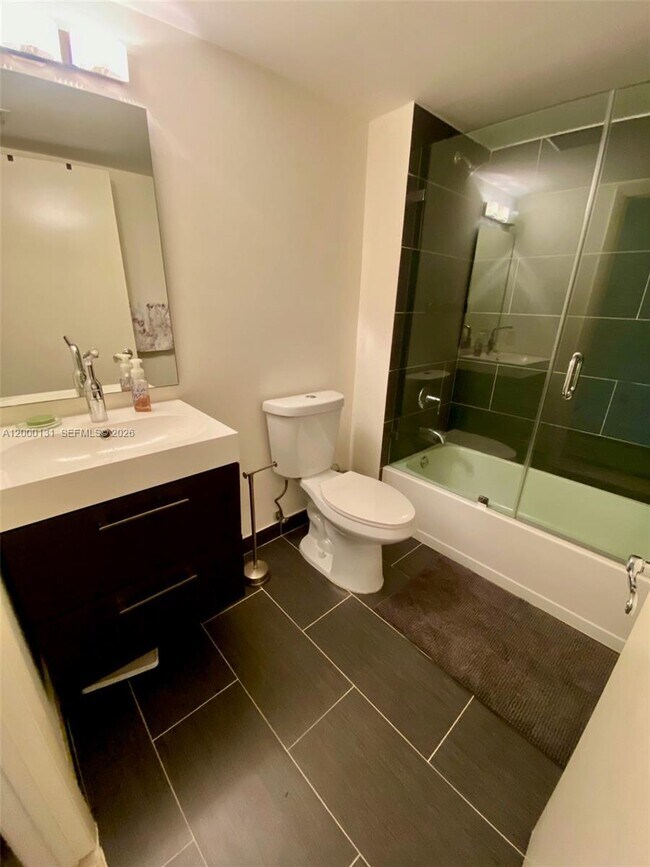 Building Photo - 16590 NE 26th Ave