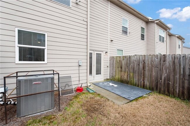 Building Photo - 6256 Hillandale Dr