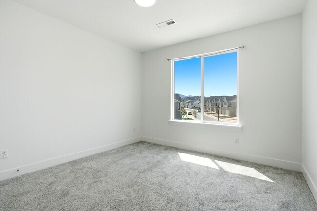 Building Photo - 1627 W Talus Rdg Dr