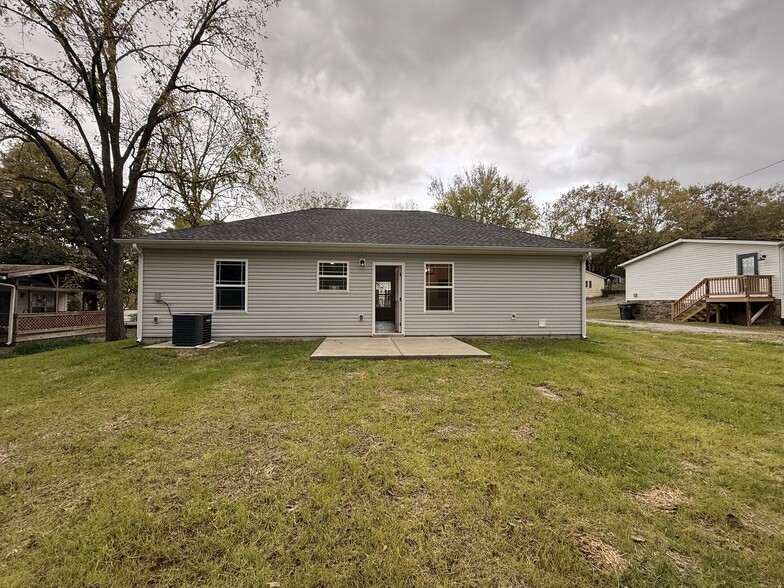 Building Photo - 822 Pitt Ave