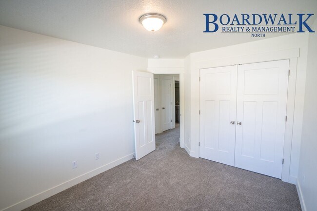 Building Photo - 440 1625 N