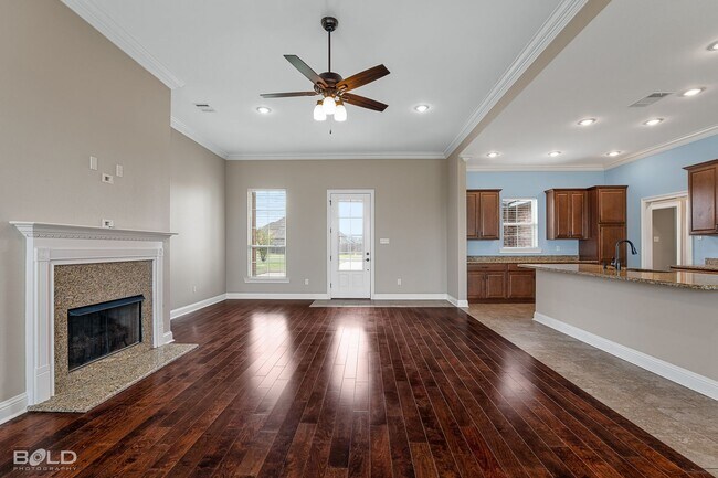 Building Photo - 3 Bedroom 2 Bath in Cypress Bend