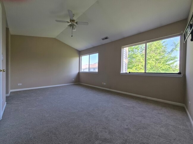 Building Photo - 1015 Woodview Ct