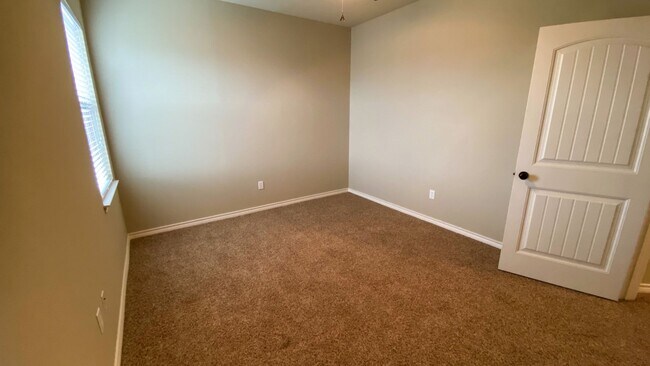 Building Photo - 3132 Stallion Dr