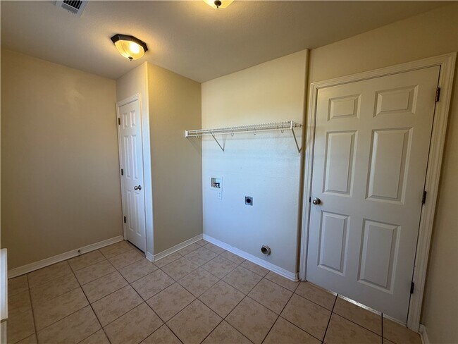 Building Photo - 350 Beasley Dr