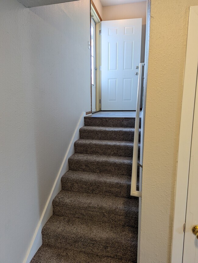 Building Photo - 708 Great Plains Ct