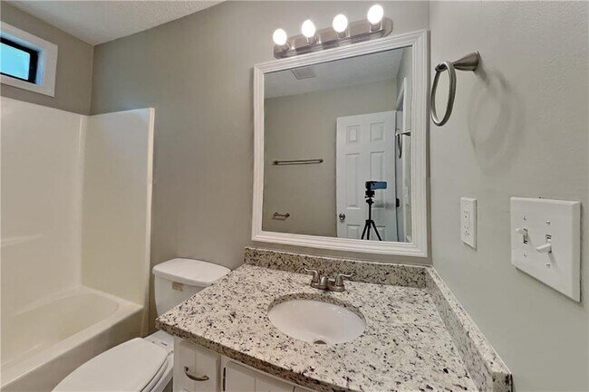 Building Photo - 1702 Hickory Grove Trail NW