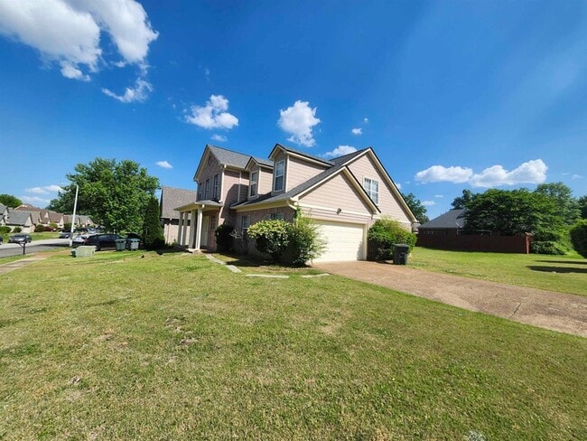 Building Photo - 6667 Einat Cove