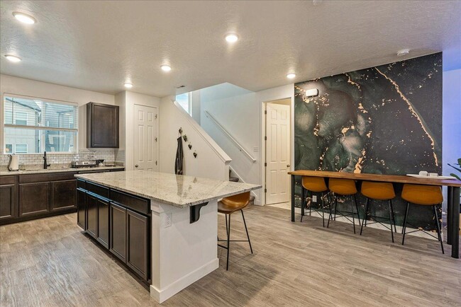 Building Photo - 623 E 460 S