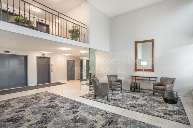 Building Photo - 2059 Huntington Ave
