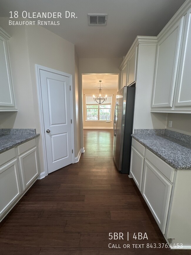 Building Photo - 18 Oleander Dr