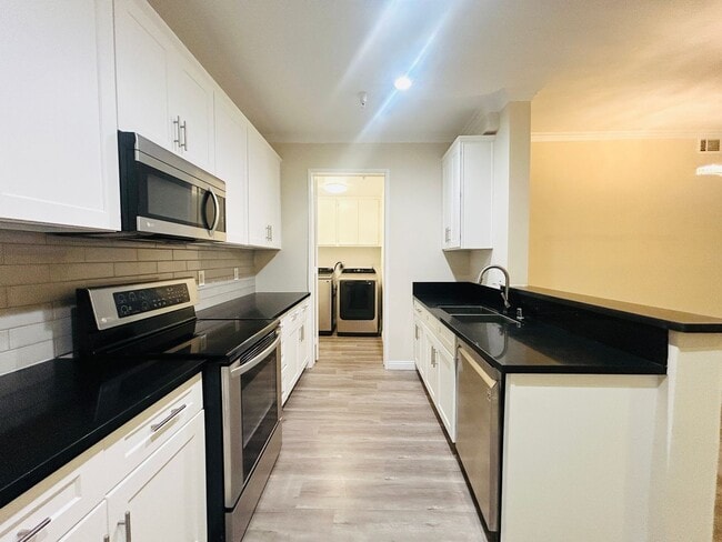 Building Photo - Barcelona Towers Condo Community In Koreatown Offering Spacious Two Bedroom