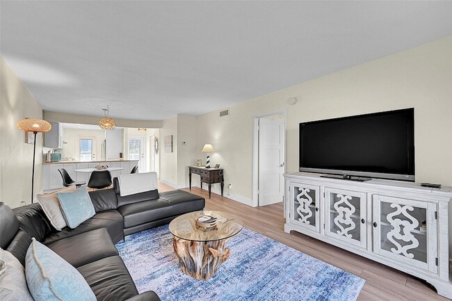 Building Photo - 2731 NE 14th Street Causeway