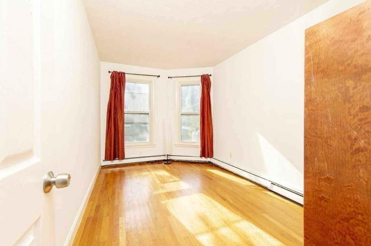 1st floor bedroom #2 - 21 Royall St