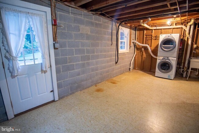 Building Photo - 10038 Chatelaine Cir