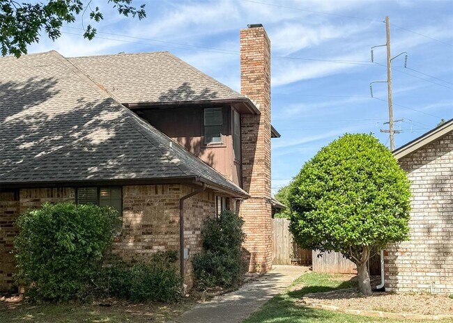 Building Photo - 7019 N Spinnaker Ln