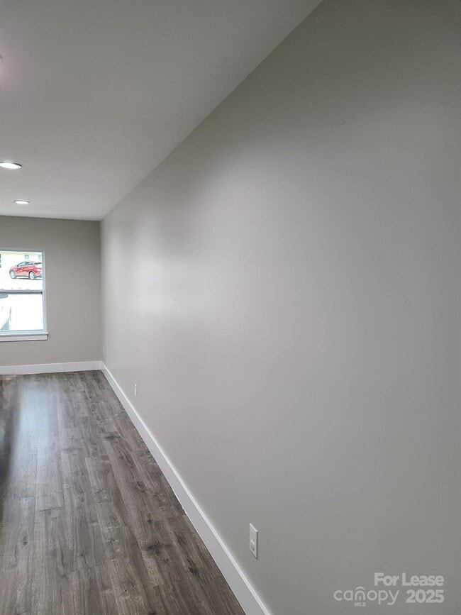 Building Photo - 125 Eastview Dr