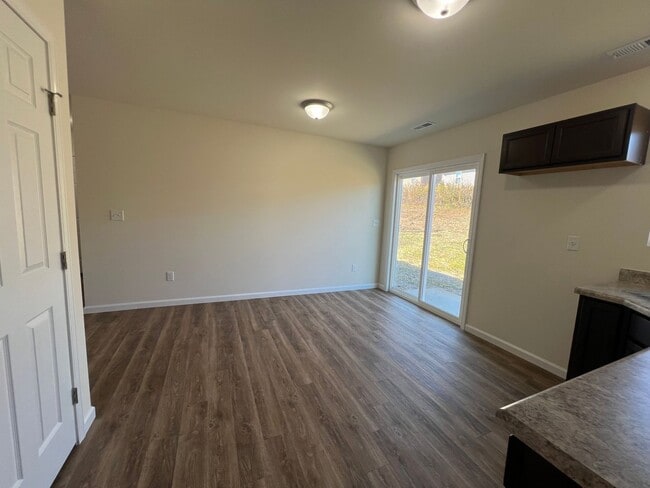 Building Photo - New price. Brand new 3 beds 2 baths house