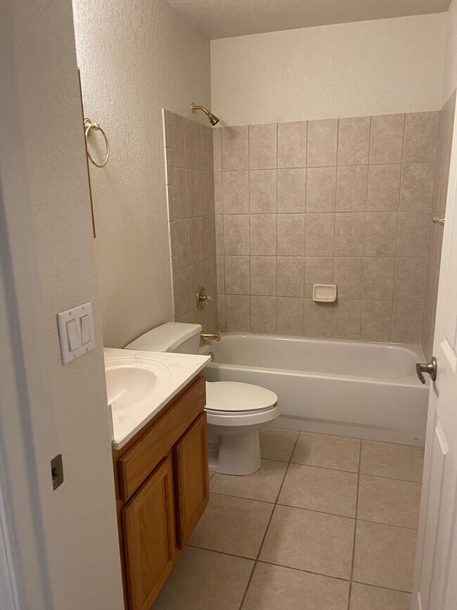 Building Photo - Occupied - 2 bedroom 2 bath in Aspen Shadows Contact Property Pros Property Management for more d...