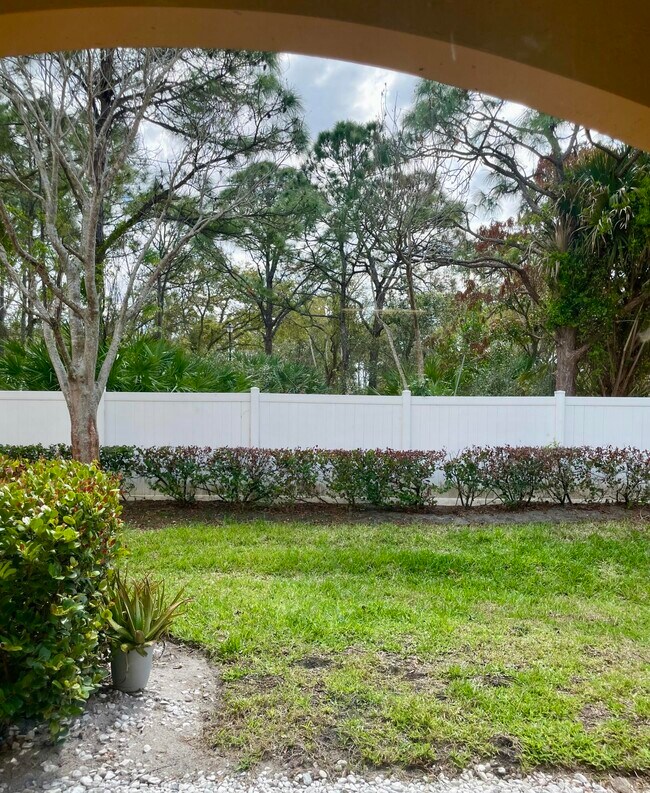 Building Photo - 4988 SE Mariner Garden Cir