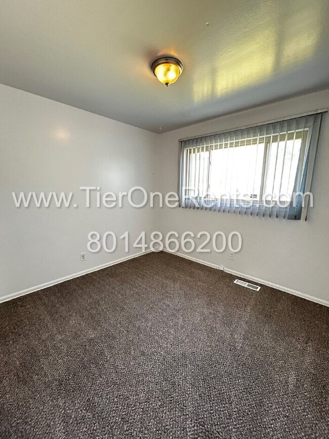 Building Photo - NO DEPOSIT option available for qualified ...