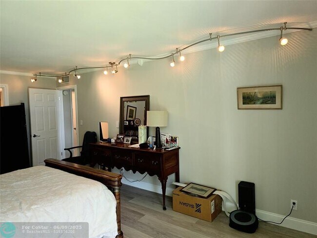 Building Photo - 1350 River Reach Dr