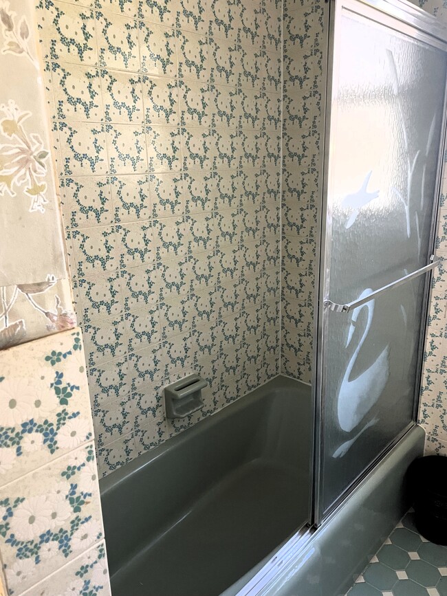 Building Photo - 2027 Reservoir Rd