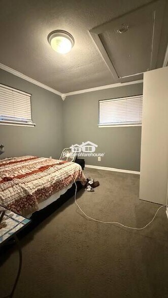 Building Photo - 708 10th Ave SE