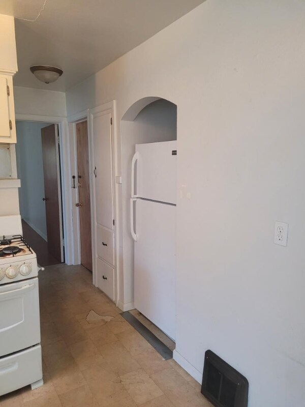 Building Photo - 2417 N Rockton Ave