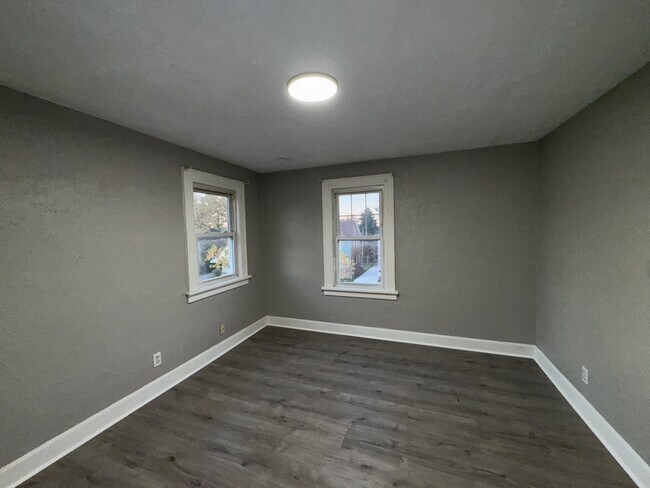 Building Photo - 11104 Lincoln Ave