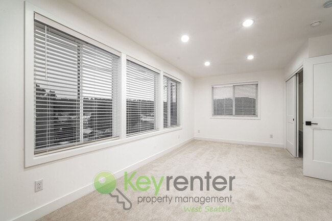 Building Photo - **Rent Special** Modern 3 Bedroom Seattle Home with Vaulted Ceilings