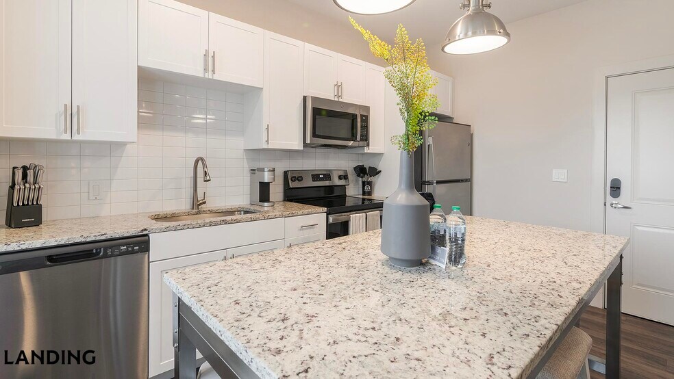 Building Photo - 5885 Lakehurst Dr