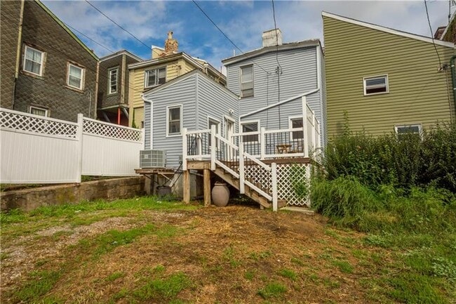 Building Photo - 1207 Linden Pl