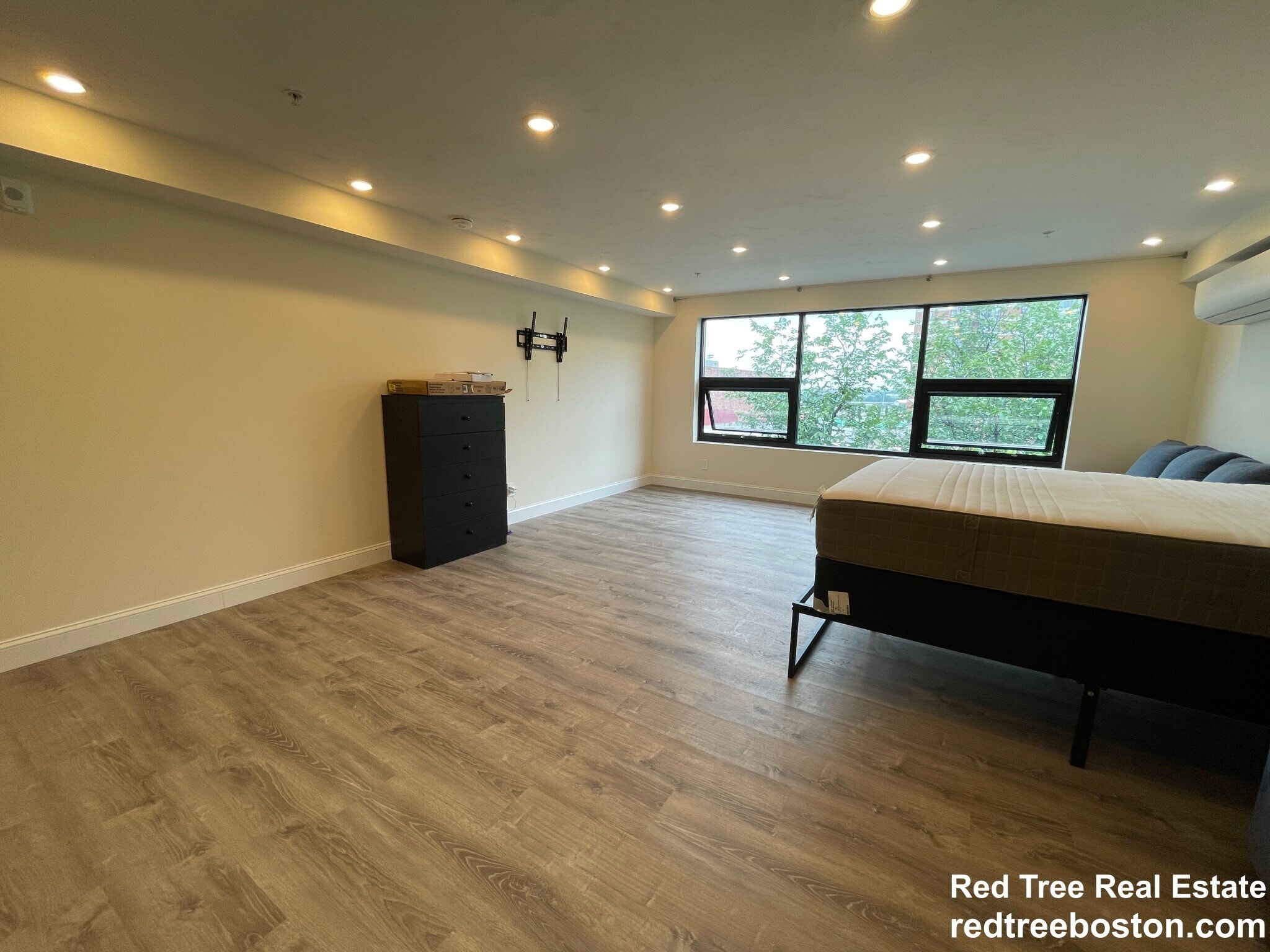 Building Photo - 1028a Commonwealth Ave