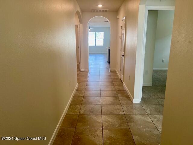 Building Photo - 428 Coyote Dr