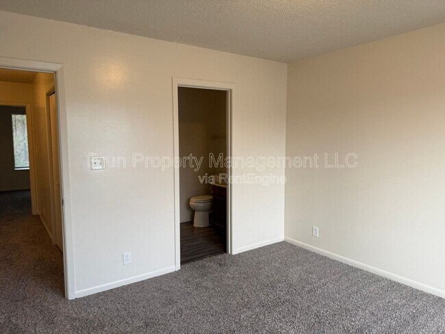 Building Photo - 10417 Victoria Dr