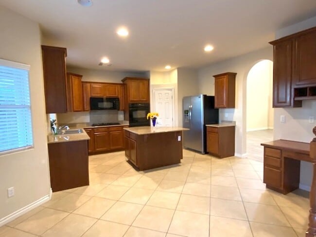 Building Photo - Available on July 31, 2025 For Viewing. Su...