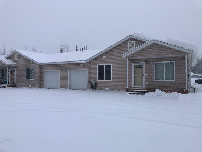 Building Photo - 711 B St