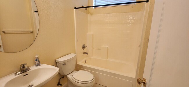 Building Photo - Large single story 4bd/3bath home in Elk Grove!!!