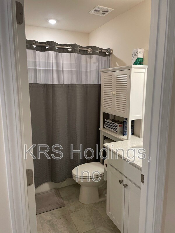Building Photo - 245 White Oak Ridge Dr