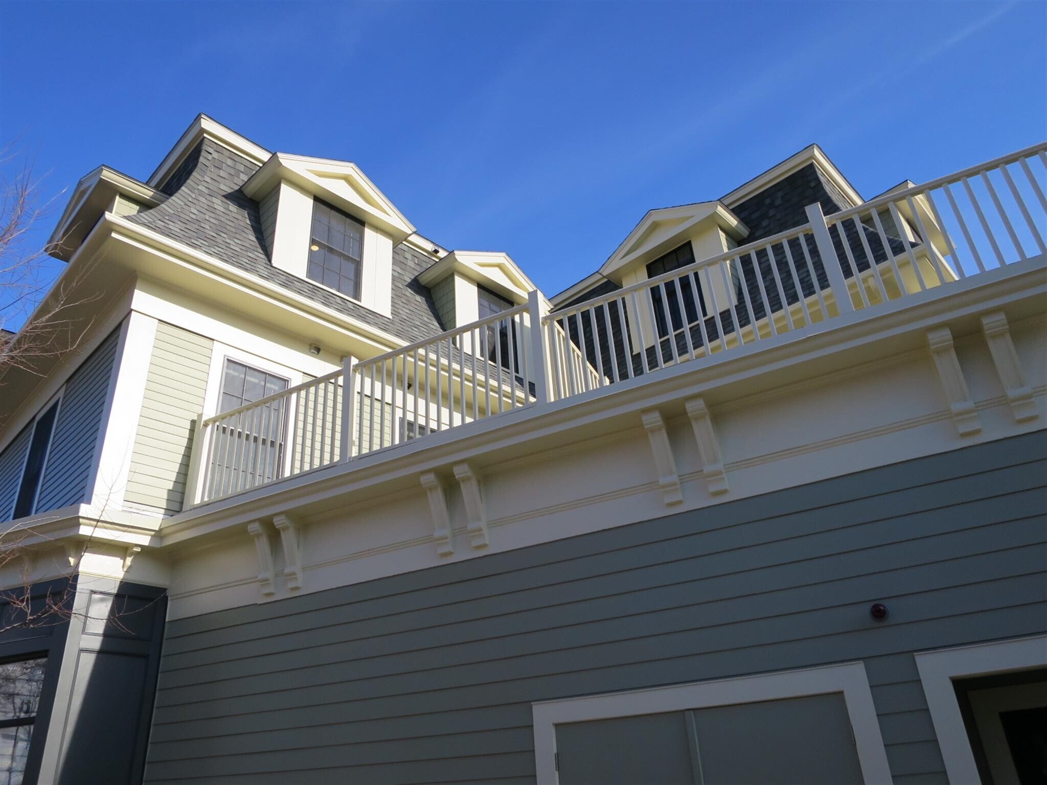 Building Photo - 136 Inman St