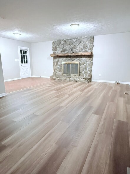 Building Photo - 5957 Sherrie Ln