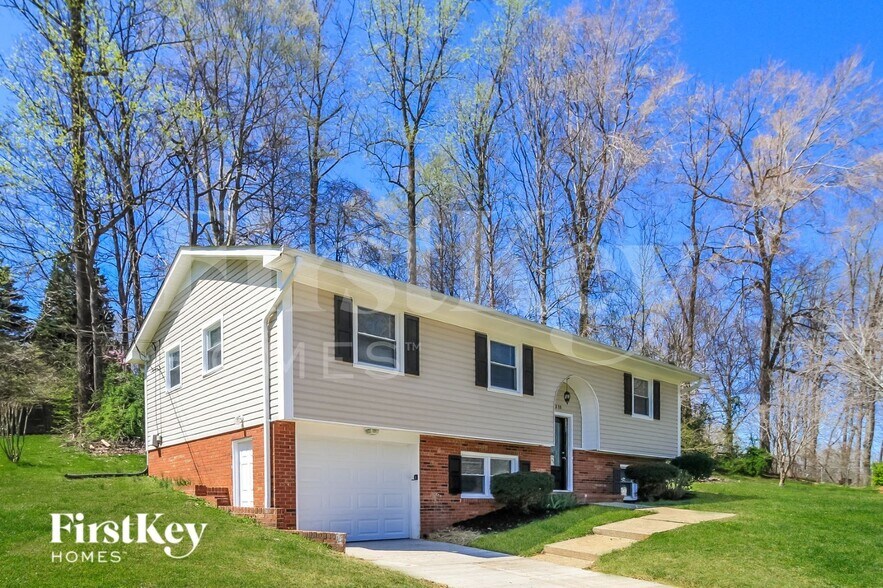 Building Photo - 318 Elm Dr